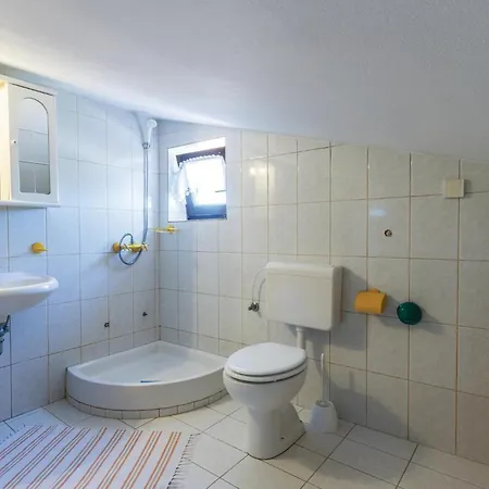 Apartment 1 Bedroom Lovely In Pula