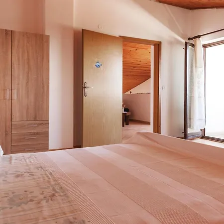 Apartment 1 Bedroom Lovely In