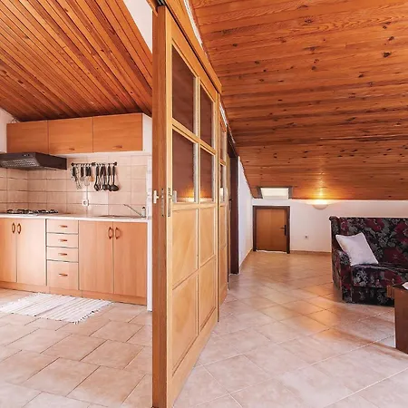 Apartment 1 Bedroom Lovely In Pula